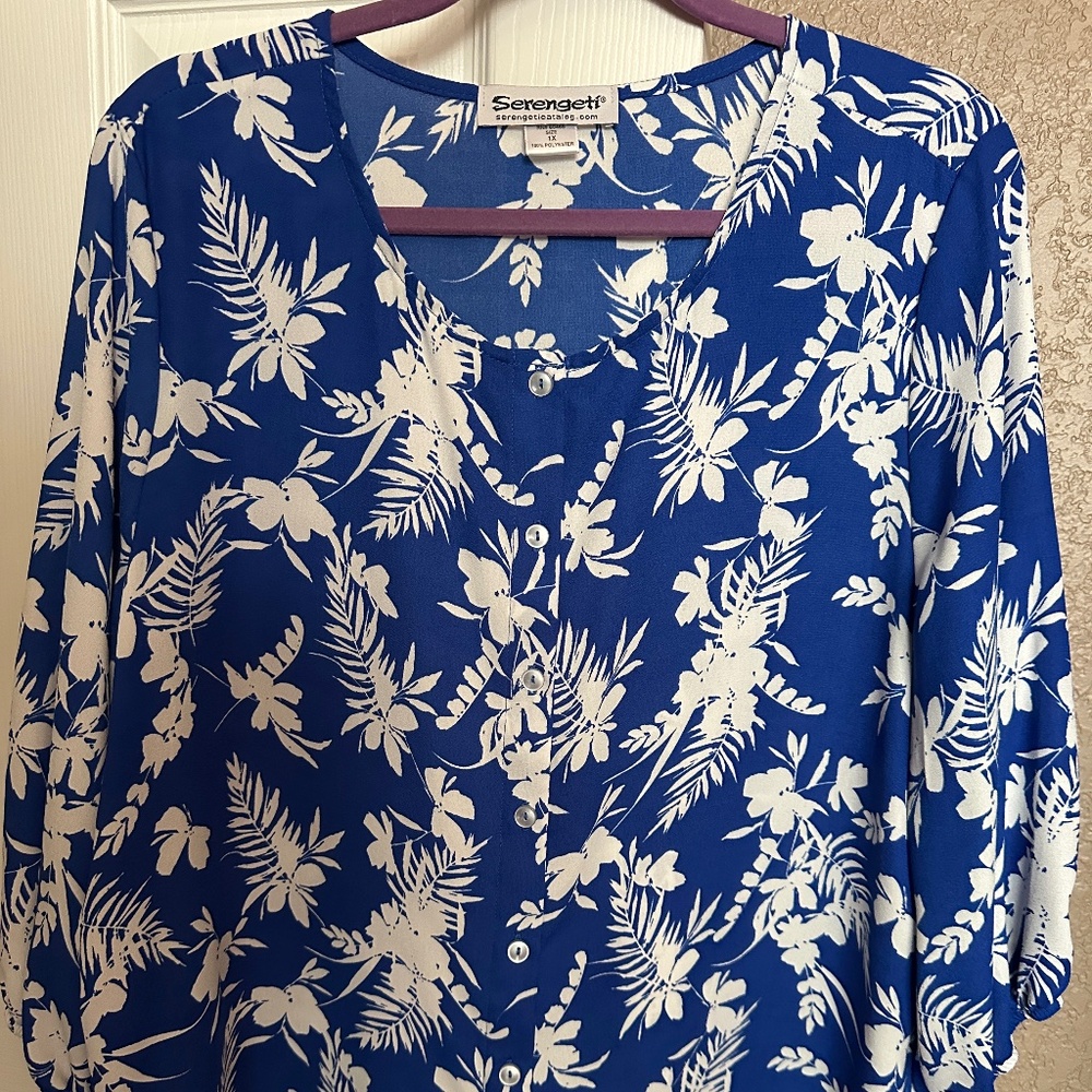 Serengeti Women's 1X Tropical Patterned 3/4 Sleeve Button Front Top